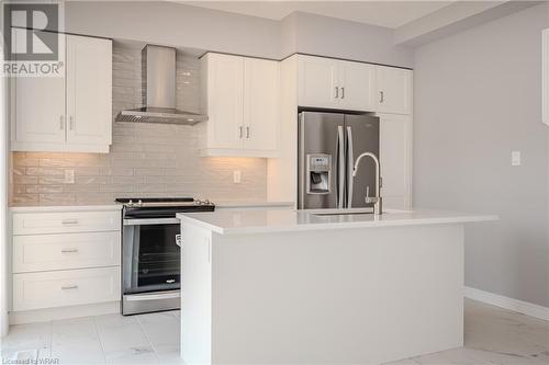 5 Sora Lane, Guelph, ON - Indoor Photo Showing Kitchen With Upgraded Kitchen