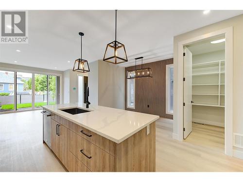 839 Lawson Avenue Unit# 3, Kelowna, BC - Indoor Photo Showing Kitchen