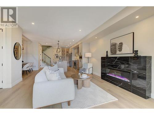 839 Lawson Avenue Unit# 2, Kelowna, BC - Indoor Photo Showing Living Room With Fireplace