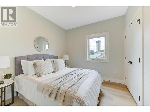 839 Lawson Avenue Unit# 2, Kelowna, BC - Indoor Photo Showing Bedroom