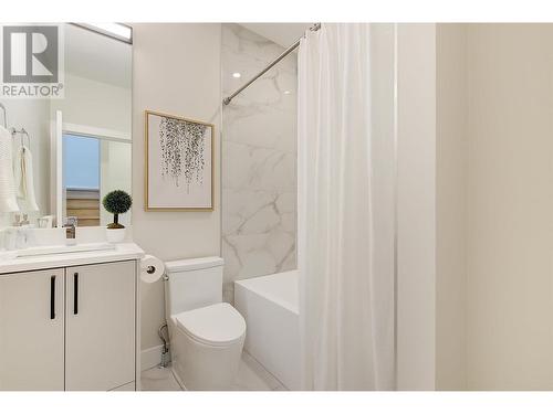 839 Lawson Avenue Unit# 2, Kelowna, BC - Indoor Photo Showing Bathroom