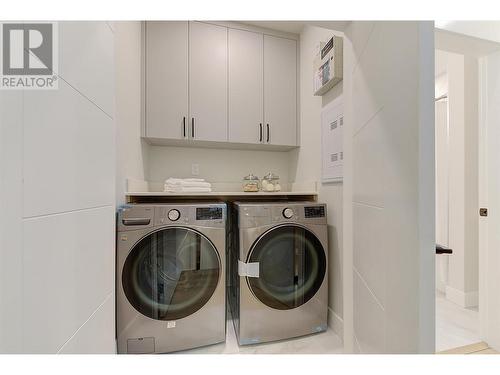 839 Lawson Avenue Unit# 2, Kelowna, BC - Indoor Photo Showing Laundry Room