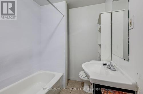 Bathroom In Bachelor - 193 Waterloo Street, London, ON - Indoor Photo Showing Bathroom