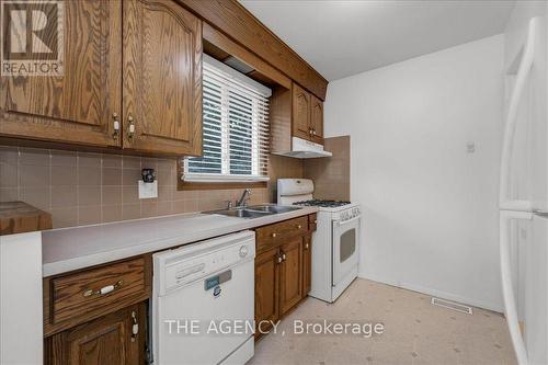 764 Parkdale Avenue, Fort Erie, ON - Indoor Photo Showing Kitchen With Double Sink