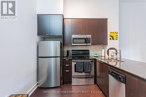 302 - 23 Sheppard Avenue E, Toronto (Willowdale East), ON - Indoor Photo Showing Kitchen