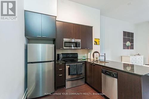 302 - 23 Sheppard Avenue E, Toronto (Willowdale East), ON - Indoor Photo Showing Kitchen