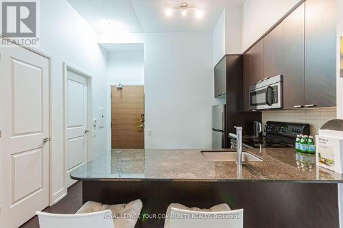 302 - 23 Sheppard Avenue E, Toronto (Willowdale East), ON - Indoor Photo Showing Kitchen