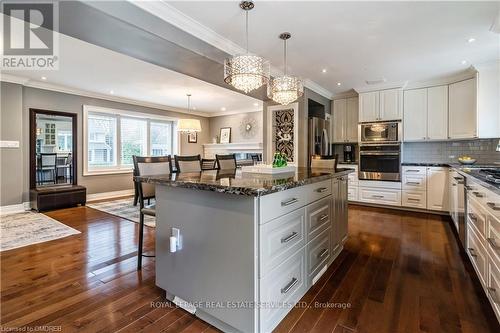 2069 Victoria Avenue, Burlington (Brant), ON - Indoor Photo Showing Kitchen With Upgraded Kitchen