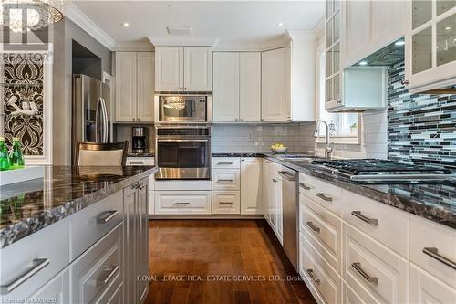 2069 Victoria Avenue, Burlington (Brant), ON - Indoor Photo Showing Kitchen With Upgraded Kitchen