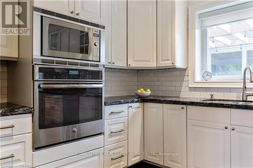 2069 Victoria Avenue, Burlington (Brant), ON - Indoor Photo Showing Kitchen With Upgraded Kitchen