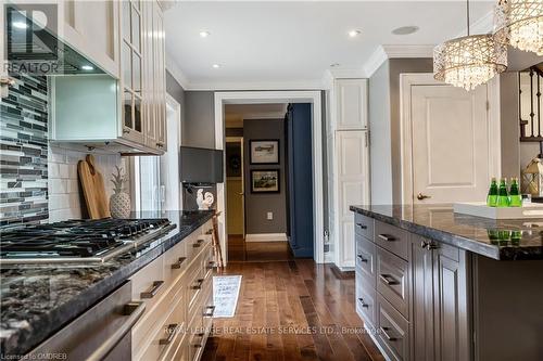 2069 Victoria Avenue, Burlington (Brant), ON - Indoor Photo Showing Kitchen With Upgraded Kitchen