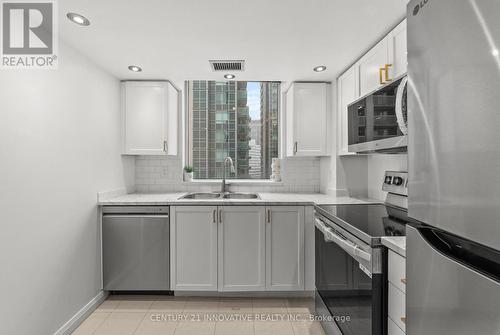 1508 - 28 Harrison Garden Boulevard, Toronto (Willowdale East), ON - Indoor Photo Showing Kitchen With Double Sink