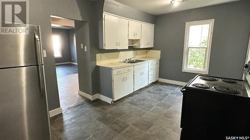 1324 Angus Street, Regina, SK - Indoor Photo Showing Kitchen With Double Sink