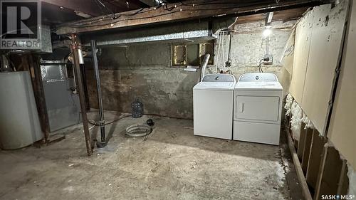 1324 Angus Street, Regina, SK - Indoor Photo Showing Laundry Room