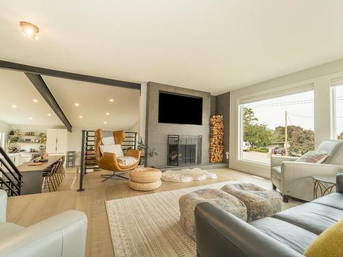 1095 Fraser Street, Kamloops, BC - Indoor Photo Showing Living Room With Fireplace