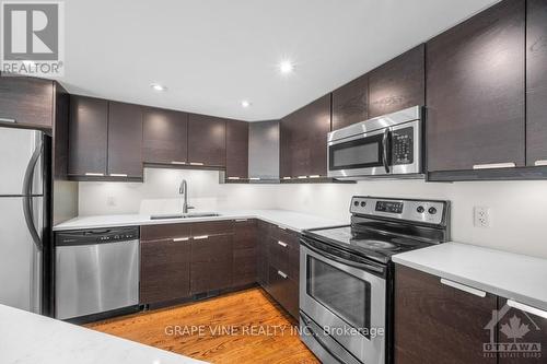 109 Montauk, Ottawa, ON - Indoor Photo Showing Kitchen With Upgraded Kitchen