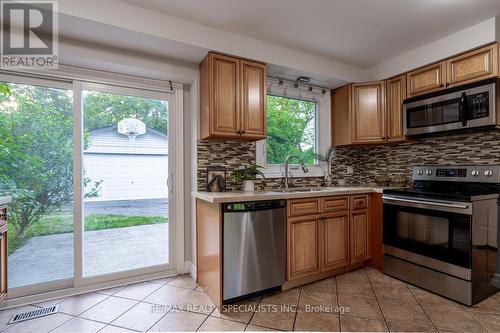 2165 Meadowbrook Road, Burlington (Mountainside), ON - Indoor Photo Showing Kitchen With Double Sink