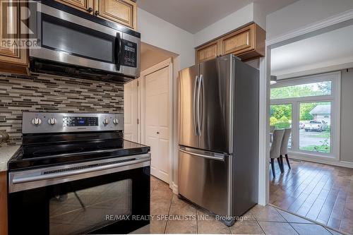 2165 Meadowbrook Road, Burlington (Mountainside), ON - Indoor Photo Showing Kitchen