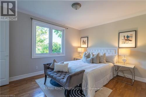 2165 Meadowbrook Road, Burlington (Mountainside), ON - Indoor Photo Showing Bedroom