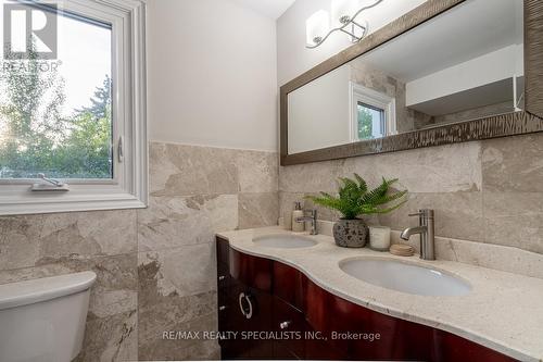 2165 Meadowbrook Road, Burlington (Mountainside), ON - Indoor Photo Showing Bathroom