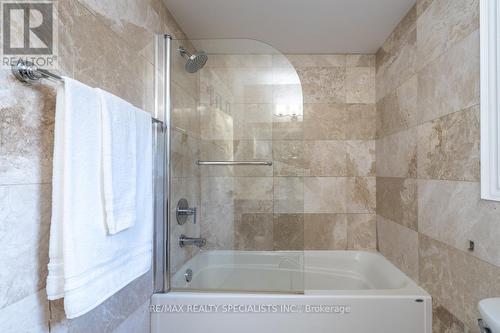 2165 Meadowbrook Road, Burlington (Mountainside), ON - Indoor Photo Showing Bathroom