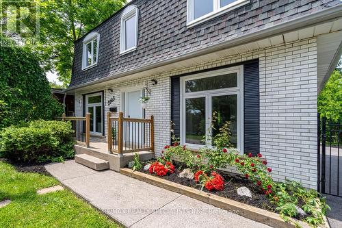 2165 Meadowbrook Road, Burlington (Mountainside), ON - Outdoor