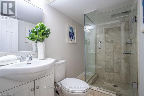 2165 Meadowbrook Road, Burlington (Mountainside), ON - Indoor Photo Showing Bathroom