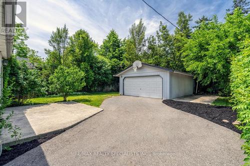 2165 Meadowbrook Road, Burlington (Mountainside), ON - Outdoor