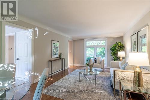 2165 Meadowbrook Road, Burlington (Mountainside), ON - Indoor Photo Showing Living Room