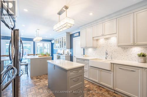 46 Mountain Brow Boulevard, Hamilton (Sunninghill), ON - Indoor Photo Showing Kitchen With Upgraded Kitchen