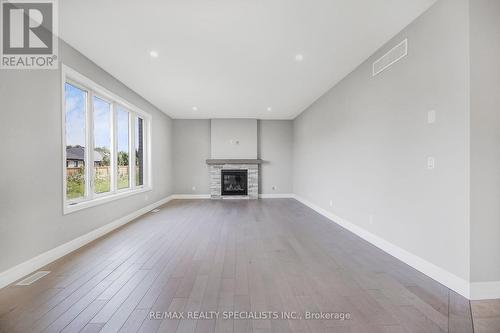 30 Sycamore Drive, Tillsonburg, ON - Indoor Photo Showing Living Room With Fireplace