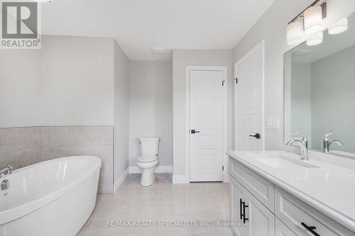 30 Sycamore Drive, Tillsonburg, ON - Indoor Photo Showing Bathroom