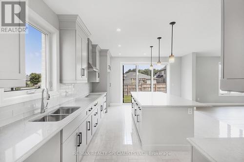 30 Sycamore Drive, Tillsonburg, ON - Indoor Photo Showing Kitchen With Double Sink With Upgraded Kitchen