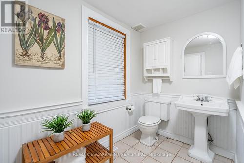 65 7Th Concession Road E, Hamilton, ON - Indoor Photo Showing Bathroom