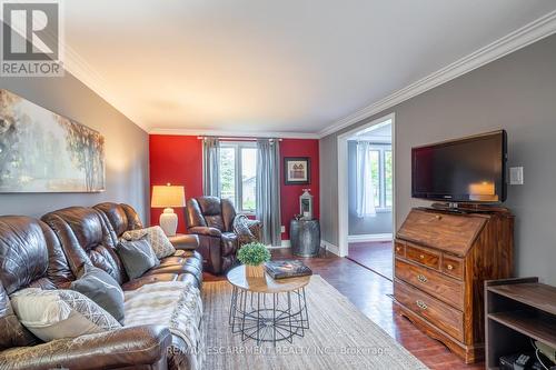 65 7Th Concession Road E, Hamilton, ON - Indoor Photo Showing Living Room