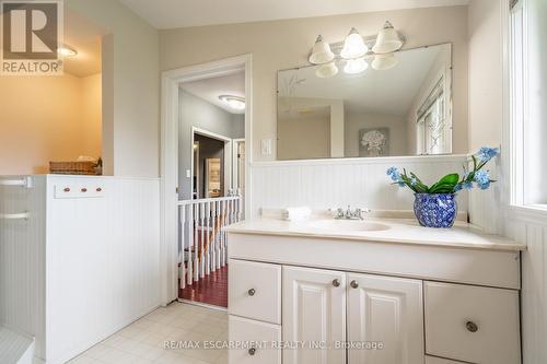 65 7Th Concession Road E, Hamilton, ON - Indoor Photo Showing Bathroom