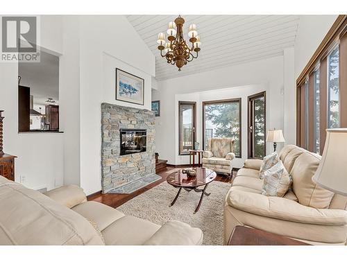 1252 Kyndree Court, Kelowna, BC - Indoor Photo Showing Living Room With Fireplace