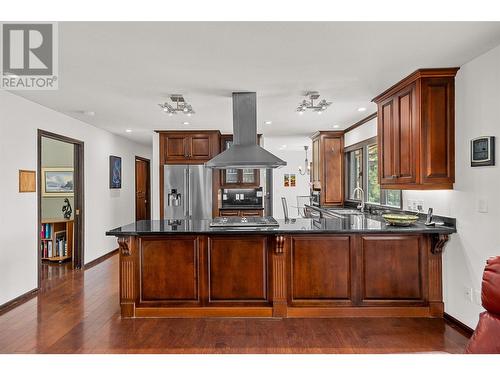 1252 Kyndree Court, Kelowna, BC - Indoor Photo Showing Kitchen