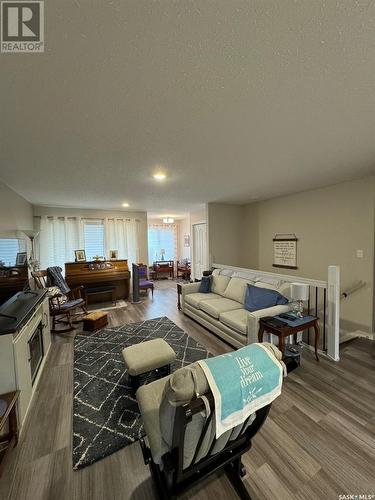 171 26Th Street, Battleford, SK - Indoor Photo Showing Living Room