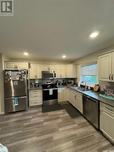 171 26Th Street, Battleford, SK - Indoor Photo Showing Kitchen With Double Sink