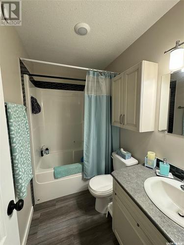 171 26Th Street, Battleford, SK - Indoor Photo Showing Bathroom