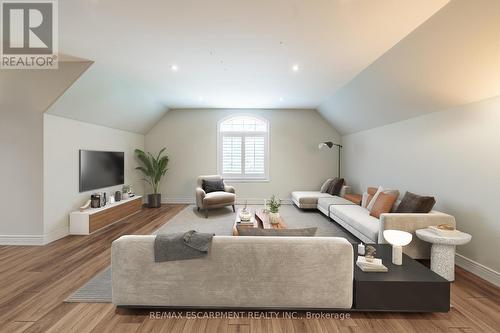 374 Woodworth Drive W, Hamilton, ON - Indoor Photo Showing Living Room