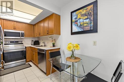 1805 - 215 Wynford Drive, Toronto (Flemingdon Park), ON - Indoor Photo Showing Kitchen