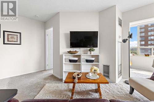 1805 - 215 Wynford Drive, Toronto (Flemingdon Park), ON - Indoor Photo Showing Living Room