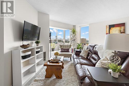 1805 - 215 Wynford Drive, Toronto (Flemingdon Park), ON - Indoor Photo Showing Living Room