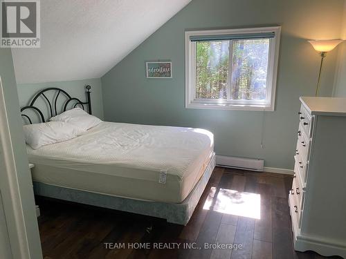 119 Dorcas Bay Road, Northern Bruce Peninsula, ON - Indoor Photo Showing Bedroom