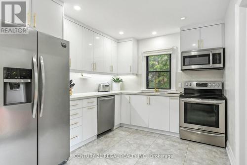 153 Clarence Street, Vaughan (West Woodbridge), ON - Indoor Photo Showing Kitchen With Upgraded Kitchen