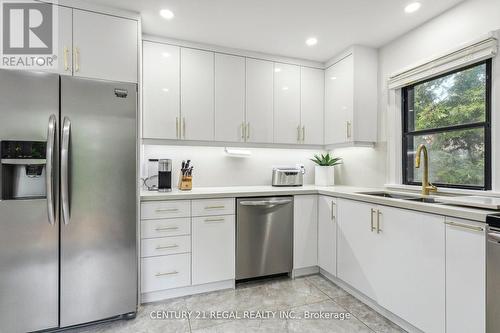 153 Clarence Street, Vaughan (West Woodbridge), ON - Indoor Photo Showing Kitchen With Upgraded Kitchen