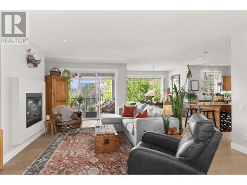 302 Upper Canyon Drive, Kelowna, BC - Indoor Photo Showing Living Room With Fireplace