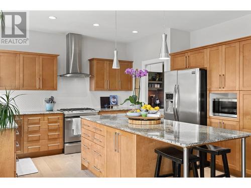 302 Upper Canyon Drive, Kelowna, BC - Indoor Photo Showing Kitchen With Stainless Steel Kitchen With Upgraded Kitchen